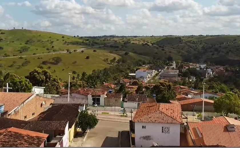 Corpo de homem é encontrado no chão de residência em Limoeiro de Anadia