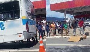 Funcionária de banco morre após cair de moto e ser atropelada por ônibus na Fernandes Lima