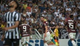 Flamengo goleia o Ceará no Castelão lotado e assume a liderança do Brasileirão
