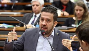 Janones confirma apoio a Lula no segundo turno e diz que Bolsonaro é incompetente até para dar um golpe