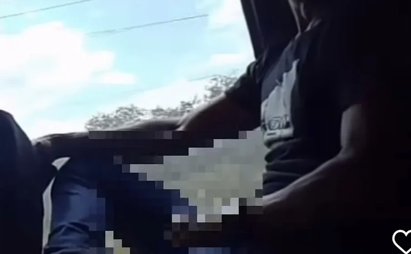 Passageira flagra homem cometendo ato obsceno dentro de van durante trajeto no interior de AL