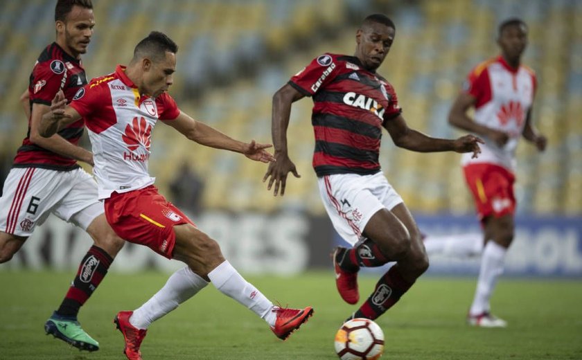 No Maracanã vazio, Flamengo empata com Santa Fe pela Libertadores
