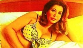 Aos 52 anos, Roberta Close reaparece de biquíni durante férias na Europa