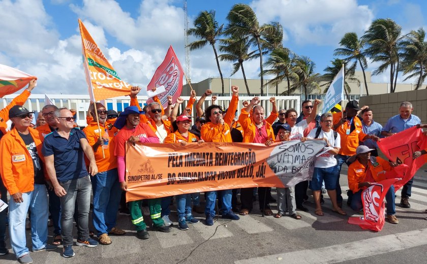 Sindipetro AL/SE realiza ato em frente à Braskem contra demissão de sindicalista