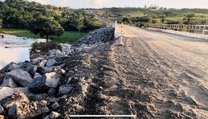 Parceria recupera ponte danificada pelas chuvas na rodovia entre Penedo e Coruripe