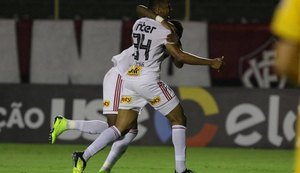 São Paulo finda jejum de vitórias e se mantém no G4