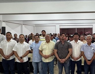 Secretário Gino César, deputado Gilvan Barros e prefeito Bueno Higino anunciam avanços para a carcinicultura