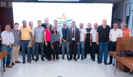 Prefeito JHC discute com lideranças ações para bairros afetados por afundamento