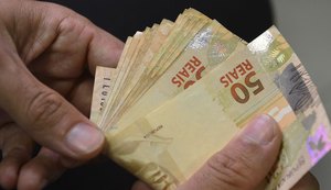 Segurados com NIS finais 4 e 9 recebem primeira parcela do 13º