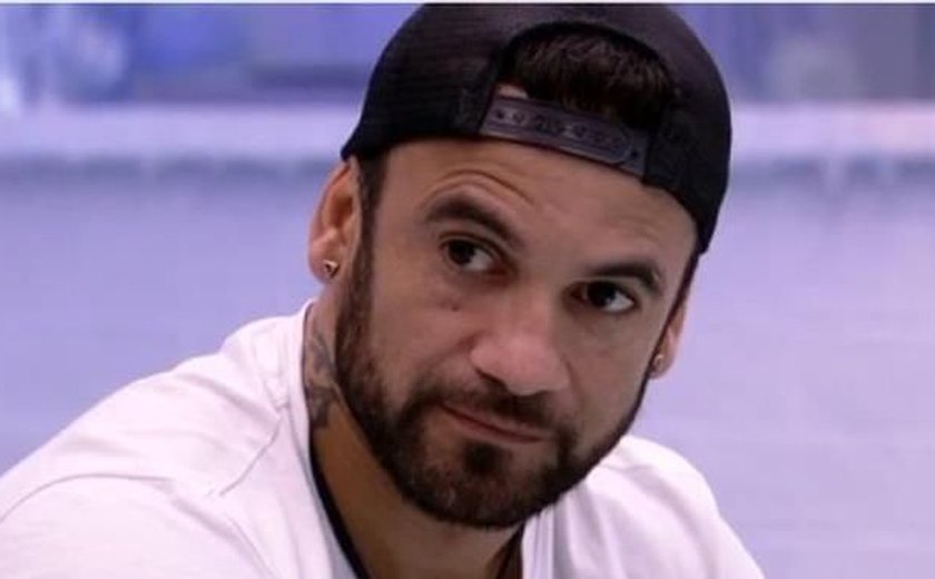 Ex-BBB Hadson Nery recebe chuva de vaias durante evento em Belém do Pará