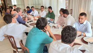 Prefeito participa de reunião com bancada governista e alinha ações para 2022