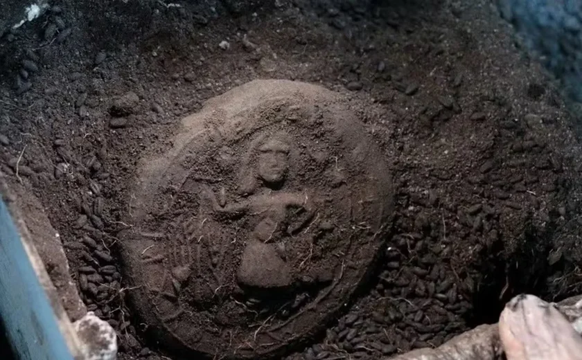 Pão de 1,3 mil anos com imagem de Cristo é encontrado na Turquia