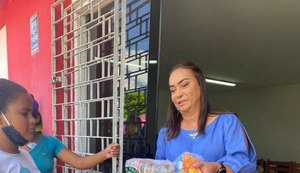 Ação social entrega cestas básicas a comunidade carente no Polo Industrial de Maceió