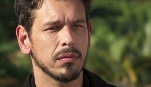 'Espelho da Vida': Alain conhece Daniel, seu maior rival no passado