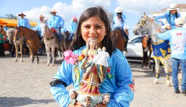 Mais de 200 cavaleiros fazem trajeto de 80 km com a imagem da padroeira de Arapiraca