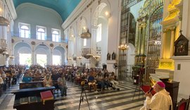 Catedral Metropolitana de Maceió recebe fiéis em missa solene de Corpus Christi