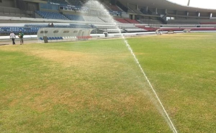 Após ano movimentado, gramado do Estádio Rei Pelé passa por reparos para 2018