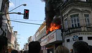 Centro comercial de Maceió vira 'bomba-relógio' para incêndios