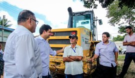 Prefeito Rui Palmeira vistoria obras de infraestrutura no Conjunto Inocoop