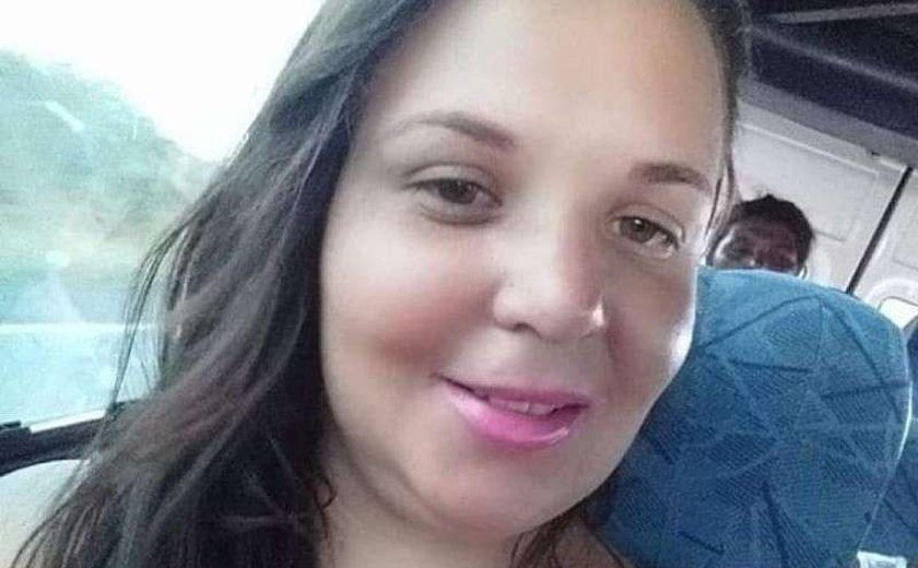 Mulher morre ao perder controle de motocicleta e se chocar contra estaca
