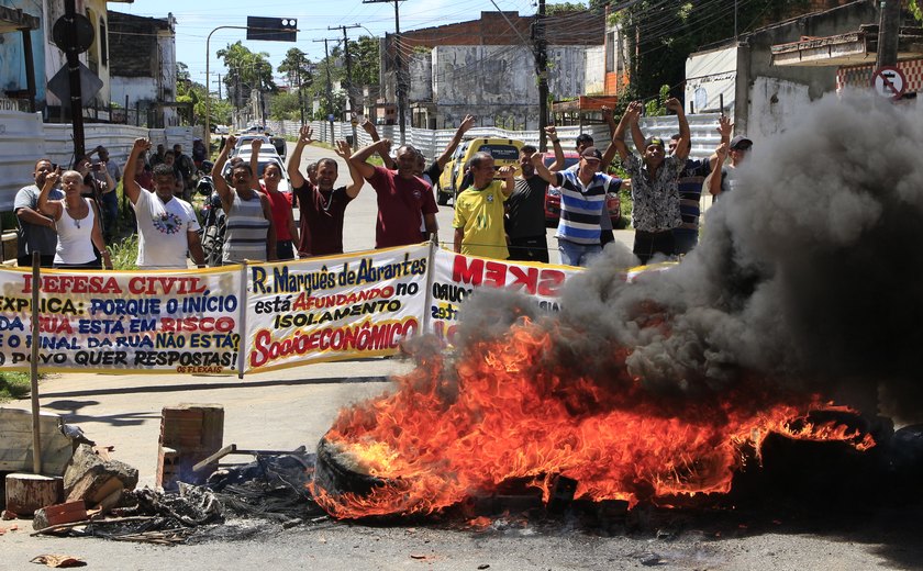 Famílias fazem protesto por realocação e indenização em Bebedouro
