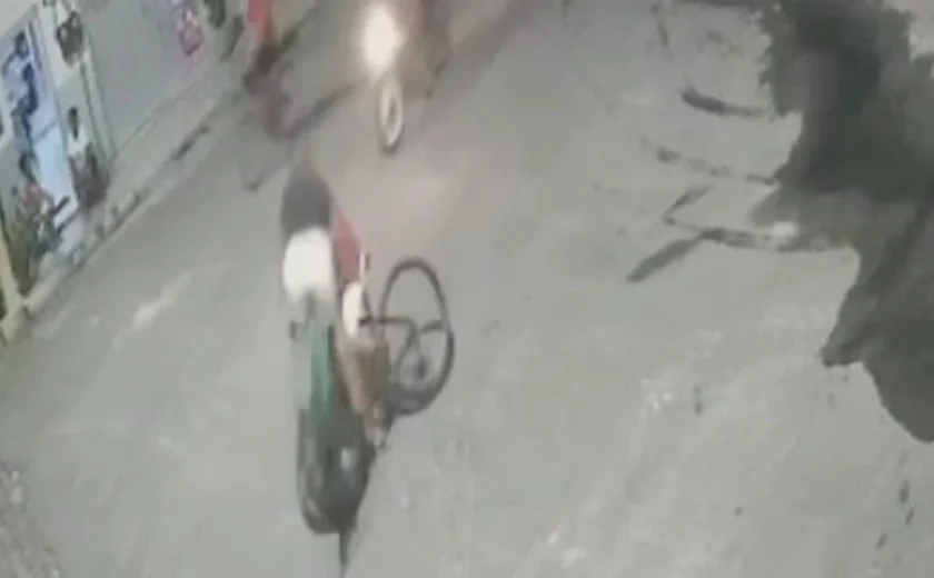 Ciclista vítima de colisão entre bicicletas segue internado em estado grave no HGE