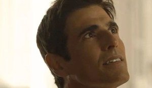 Régis reconhece Arthur como filho em 'A Dona do Pedaço' e se emociona