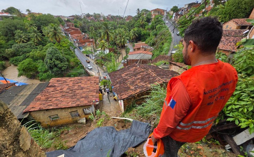 O que a Defesa Civil faz antes e após uma encosta desmoronar