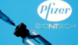 Pfizer apresenta pedido de vacina mais forte contra variante Ômicron