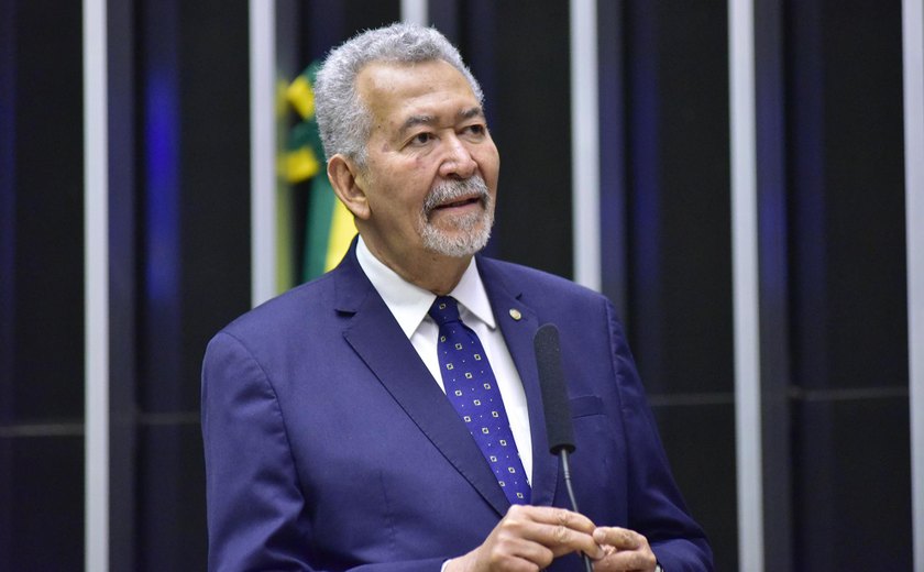 Paulão diz que Câmara não pode mais se omitir às ameaças de Eduardo Bolsonaro contra o Brasil