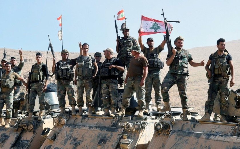 Em área na fronteira entre Síria e Líbano, Estado Islâmico inicia retirada