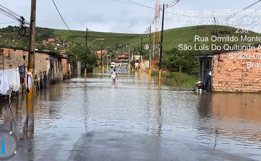 Rios transbordam e alagam ruas em Porto Calvo e São Luís do Quitunde