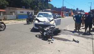 Colisão entre carro e moto deixa uma pessoa morta e outra ferida em Paripueira
