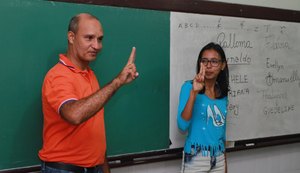 Educação convoca aprovados no PSS 2023 para prova prática de Intérprete de Libras