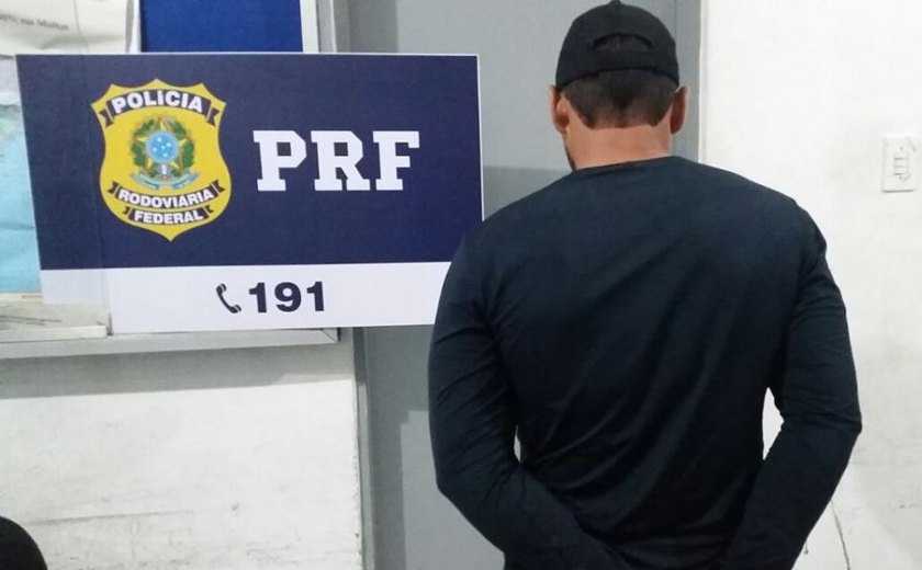 Polícia Rodoviária Federal prende, em AL, foragido da Justiça de Pernambuco