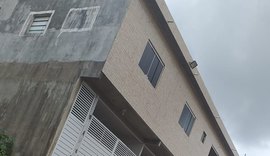 Moradores desocupam residência com risco de desabamento em Água Branca