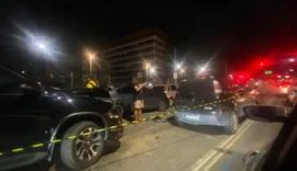 Sete carros se envolvem em acidente na Avenida Fernandes Lima, em Maceió