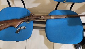 PM cumpre mandados de prisão e apreende arma de fogo em ações no Sertão de Alagoas