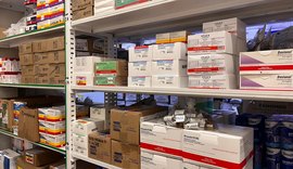 Farmacêuticos do Hospital Ib Gatto Falcão alertam sobre os riscos da automedicação