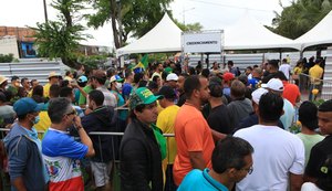 Tribuna é barrada por equipe de Bolsonaro durante entrega de residenciais no Vergel do Lago