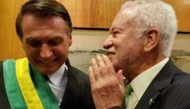 Alexandre Garcia tieta presidente Jair Bolsonaro e posta fotos em rede social