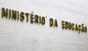 MEC culpa gestão anterior por obras paralisadas