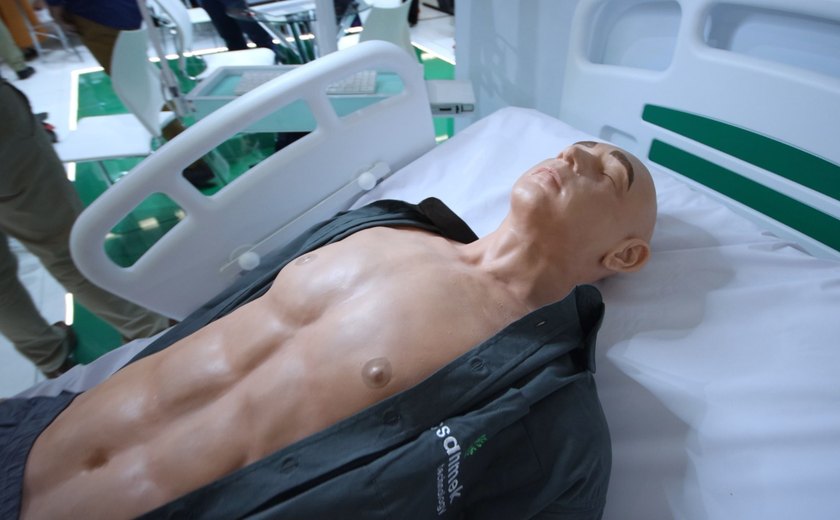 Mais de 55% dos cursos de medicina utilizam simuladores 3D e biomodelos sintéticos e ampliam treinamentos cirúrgicos no Brasil