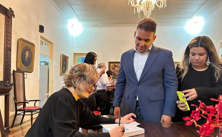 Livro retrata novo momento de Pilar; “Não é mágica, nem milagre”, diz autora