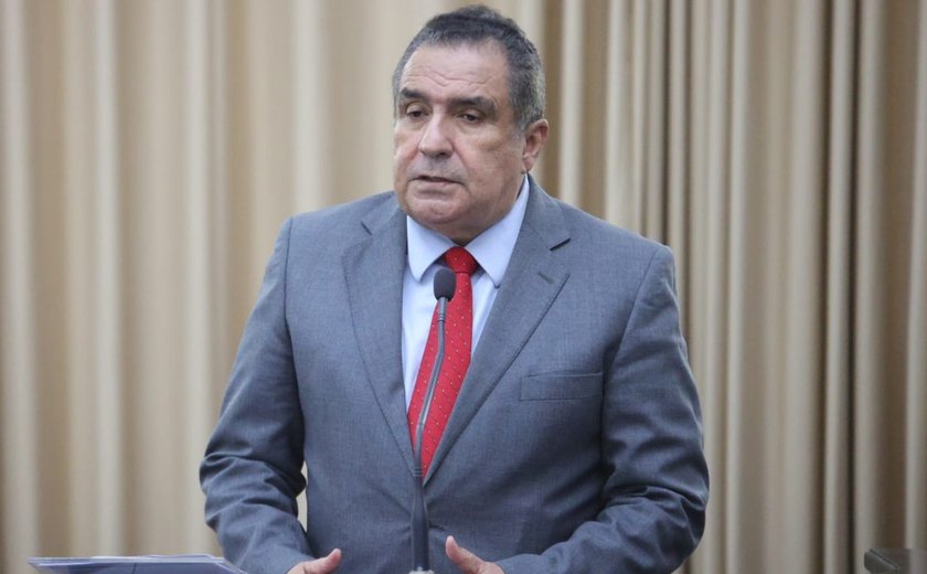 Inácio Loiola homenageia professores e defende maior valorização da categoria