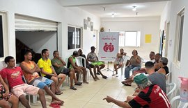 Oficina de crochê oferece vagas para pessoas em situação de rua