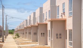 Em Maceió, 480 famílias de baixa renda recebem a casa própria