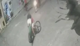Ciclista vítima de colisão entre bicicletas segue internado em estado grave no HGE