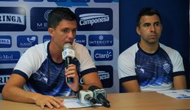 Em apresentação de Barbieri, CSA atualiza relação de jogadores e elenco tem 27 atletas