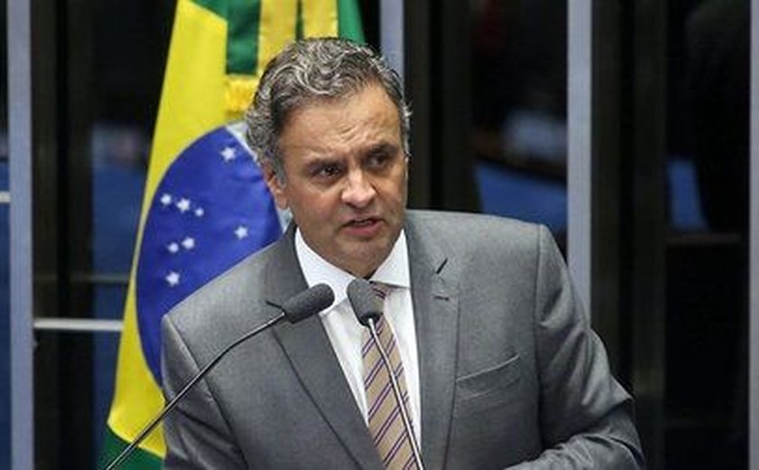 Aécio se mantém licenciado, mas diz que não renuncia à presidência do PSDB